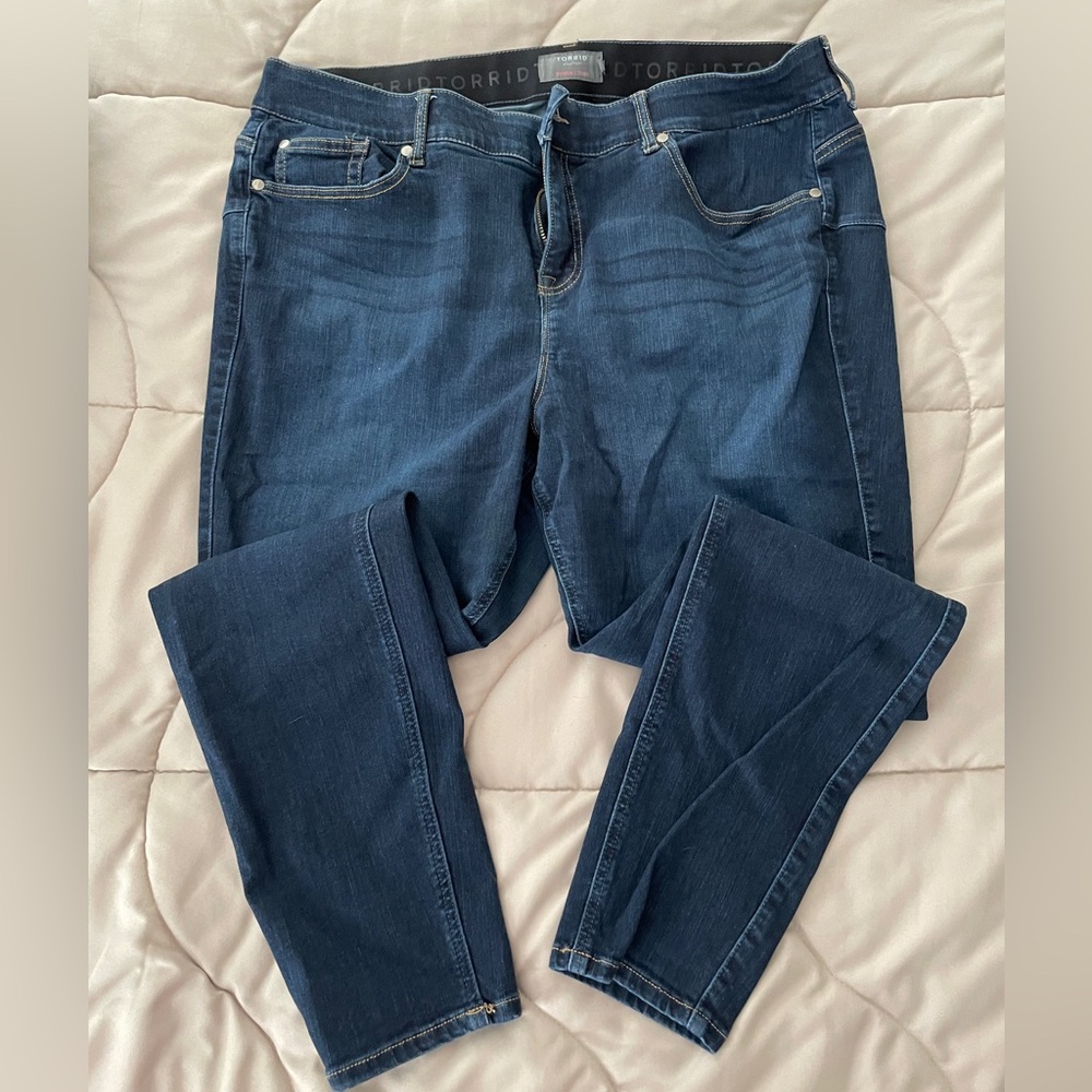 TORRID
BONESHELL SKINNY 22R. Dark Wash